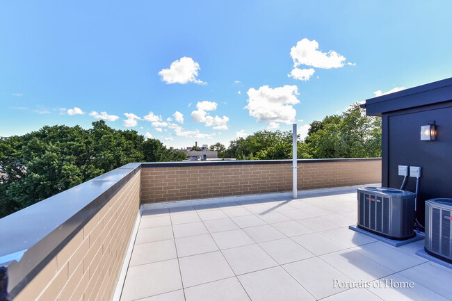 Building Photo - 2135 N Lakewood Ave