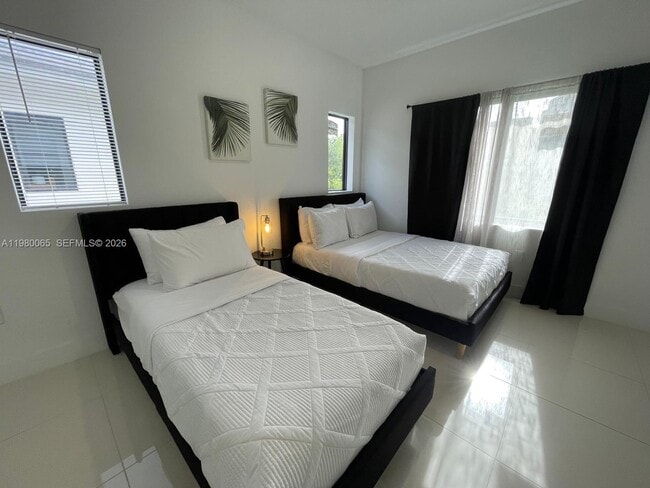 Building Photo - 302 NW 11th Ct