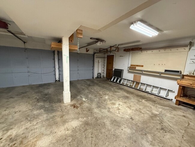 Building Photo - Beautiful Spacious Home in Mukilteo