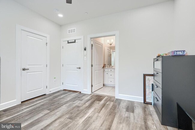 Building Photo - 7123 Starmount Ct