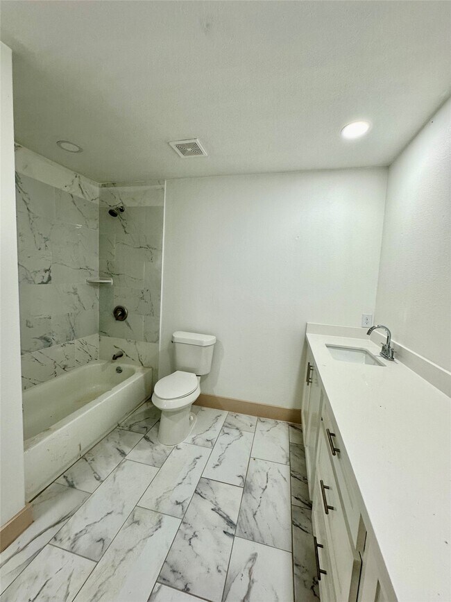 Building Photo - 4613 Dewberry St