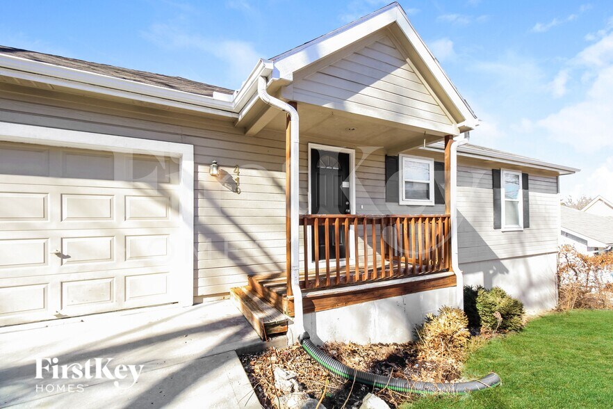 Building Photo - 410 N Titus Ave