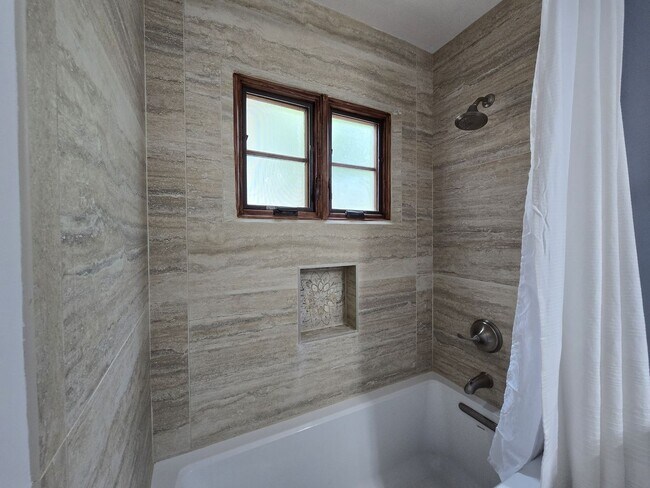 Building Photo - 133 Sereno Dr