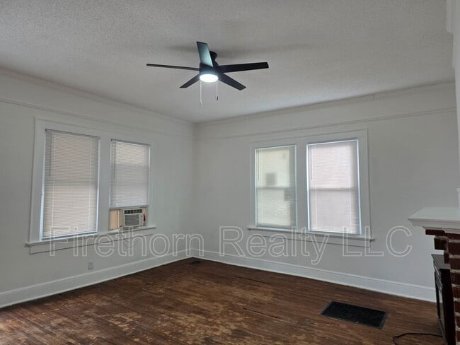 Building Photo - 283 L R White Rd