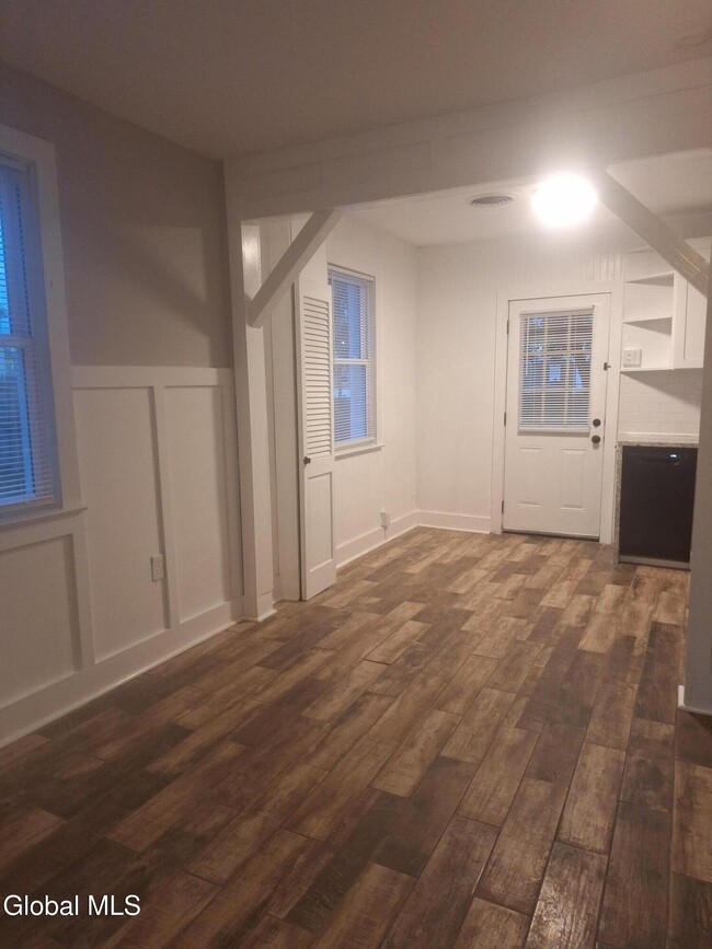 Building Photo - 2A Hillview Ave