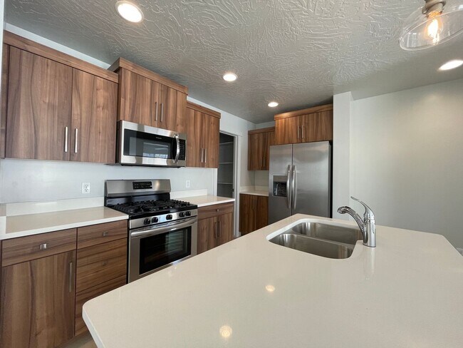 Building Photo - 3168 E Sky Rim Wy
