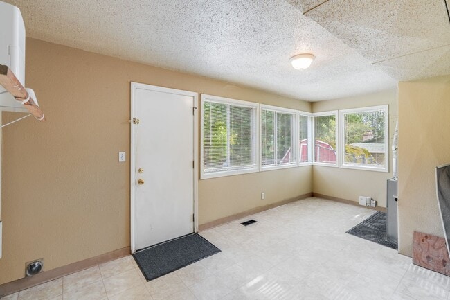 Building Photo - Beautiful 3 Bed, 1.5 Bath Rental Home in G...