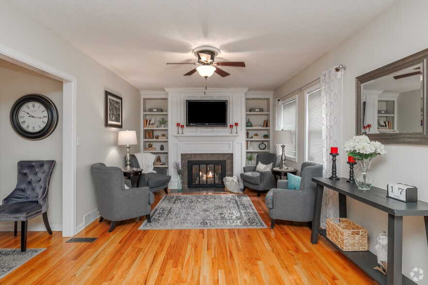 Rental Office - Come Say Hi! - Wood Wind Gardens