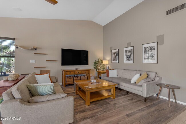 Building Photo - 1823 W Remington Dr