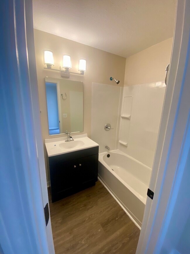 Building Photo - Peach St- 8 Plex