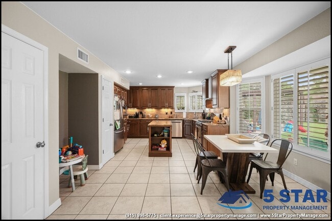 Building Photo - 6052 Bandolero Dr