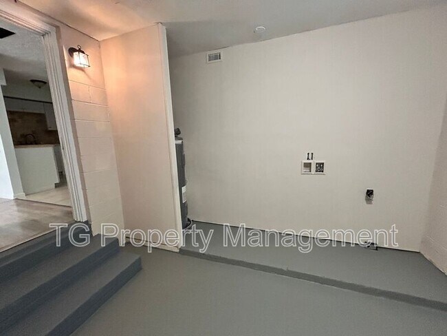 Building Photo - 6453 Burgundy Rd S