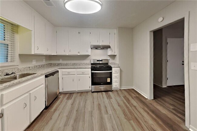Building Photo - 3117 Calumet Cir NW