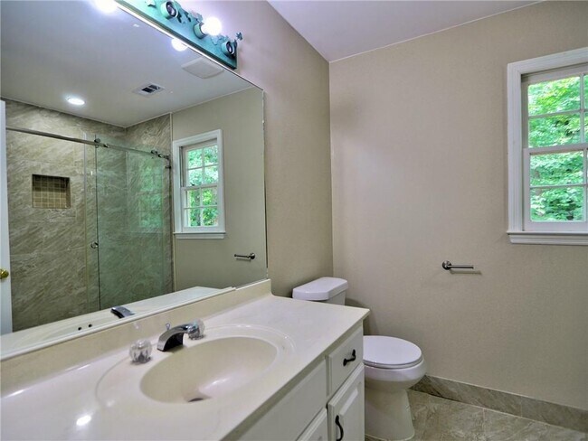 Building Photo - 2101 Mark Hall Ct NE