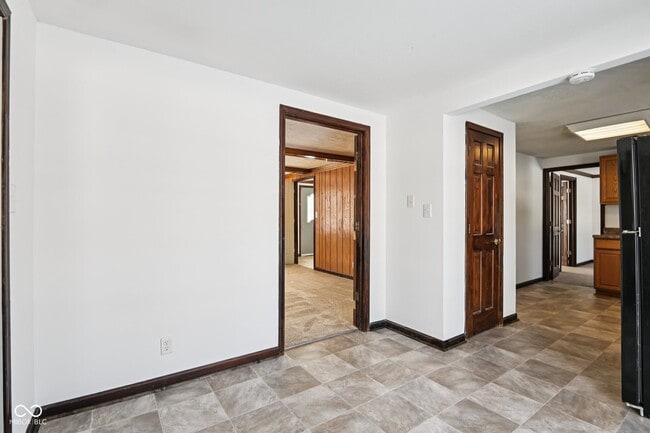 Building Photo - 218 W Main St