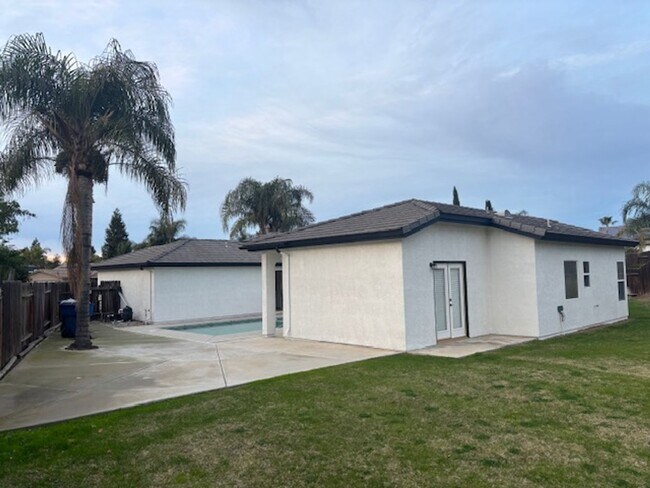 Building Photo - Move-In Ready 4 Bedroom Home with Pool in Rosedale