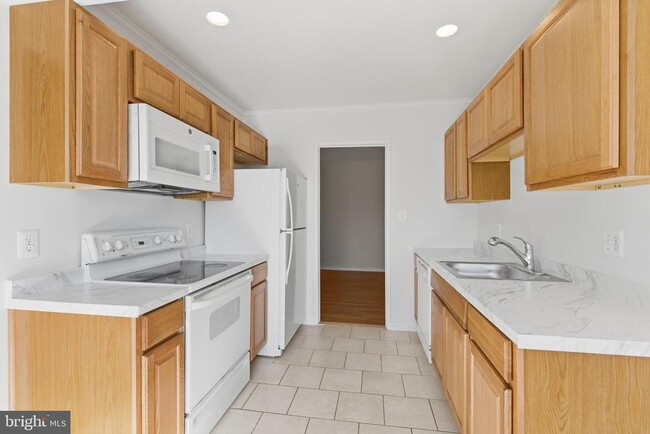 Building Photo - 561 Florida Ave