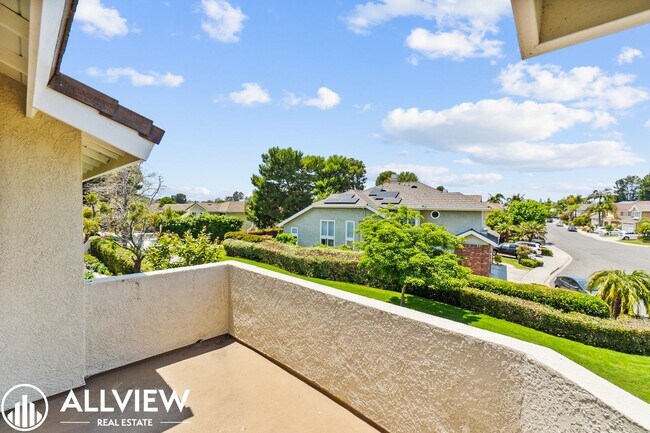 Building Photo - Gorgeous 2 bed/2 baths, located in the highly desired community of Woodbridge.