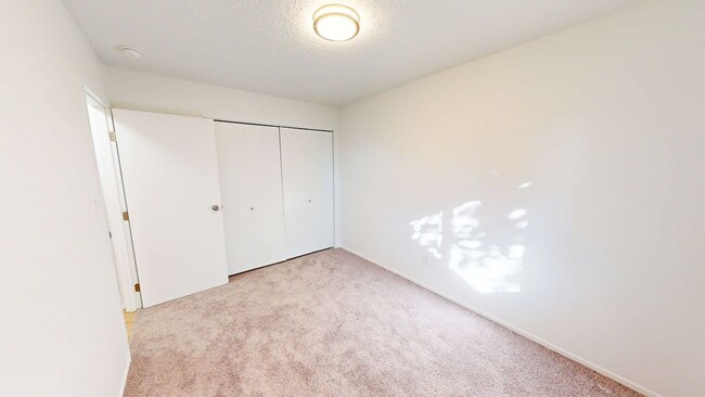 Building Photo - 159 Corbins Mill Dr