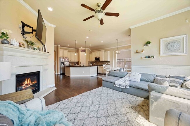 Building Photo - 931 Abelia Ave