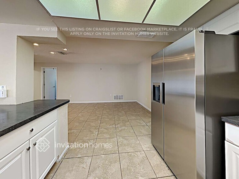 Building Photo - 1895 Almeria Way S