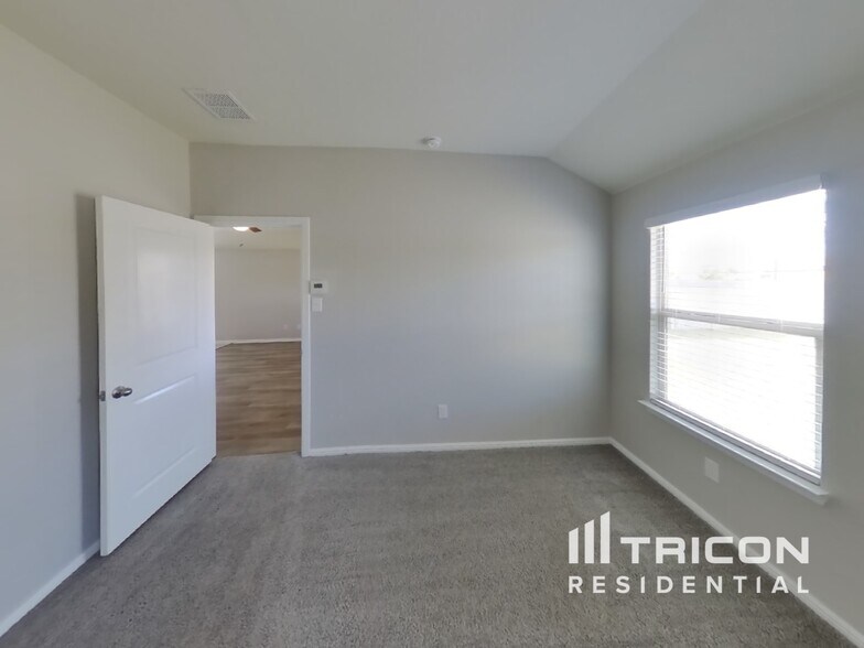 Building Photo - 8832 Ring Gold Dr