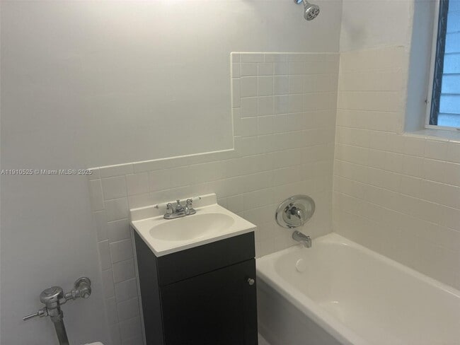 Building Photo - 2469 Flamingo Pl