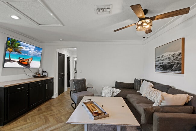 Second story flex area - 3224 S East Ave