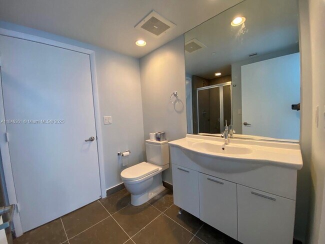 Building Photo - 475 Brickell Ave