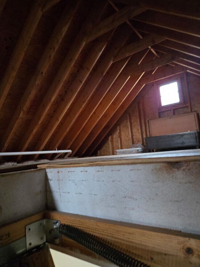 Building Photo - 5 Hillside Ave