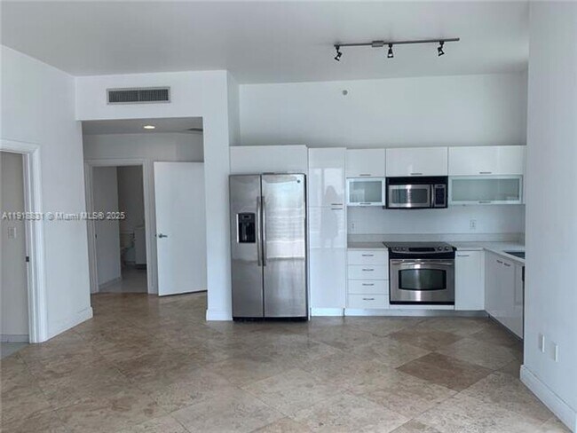 Building Photo - 133 NE 2nd Ave