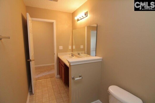 Building Photo - 5 Redbrush Ct