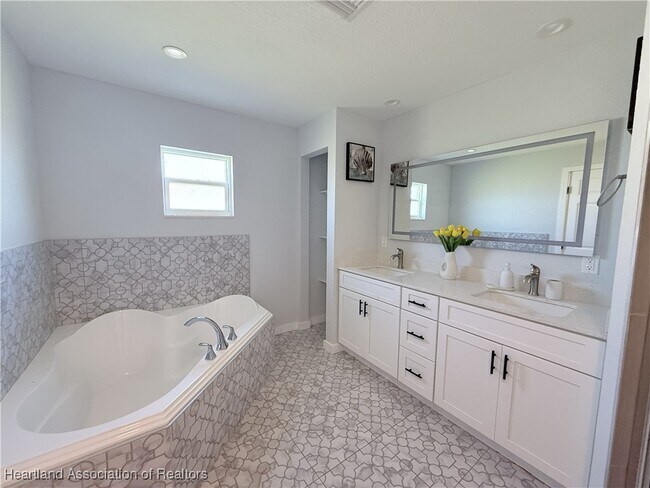 Building Photo - 115 Fire Island Ave NE