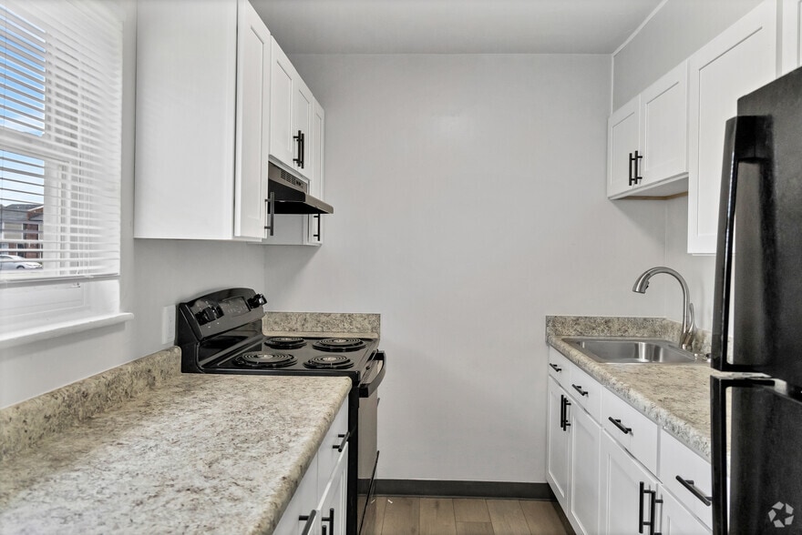 3BR, 1BA - 1,013SF - Kitchen - Aden Park Apartments