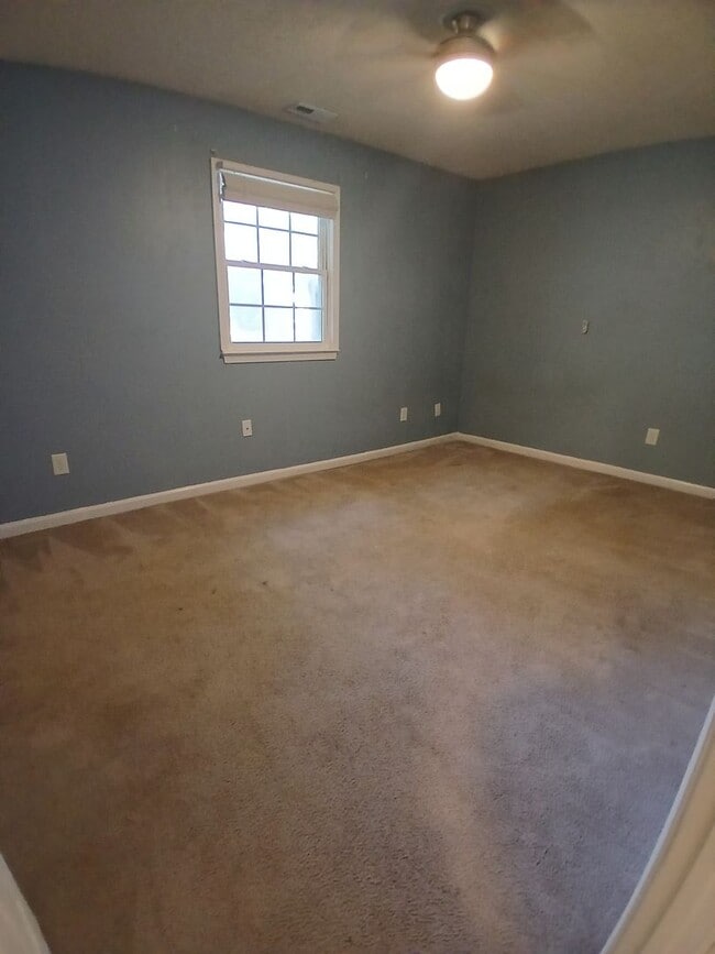 Building Photo - Clean 2BR/2BA Townhome in Garner Near White Oak & I-40
