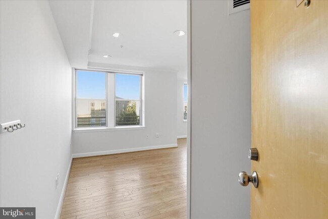 Building Photo - 1801 Calvert St NW