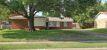 Building Photo - 616 Cambridge Dr