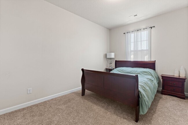 Building Photo - Colony at Towne Pointe