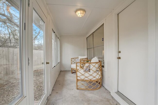 Building Photo - 9717 Meadowheath Dr