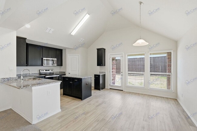 Building Photo - 422 Greenhaven Dr