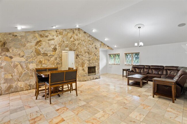 Building Photo - 9031 N New River Canal Rd