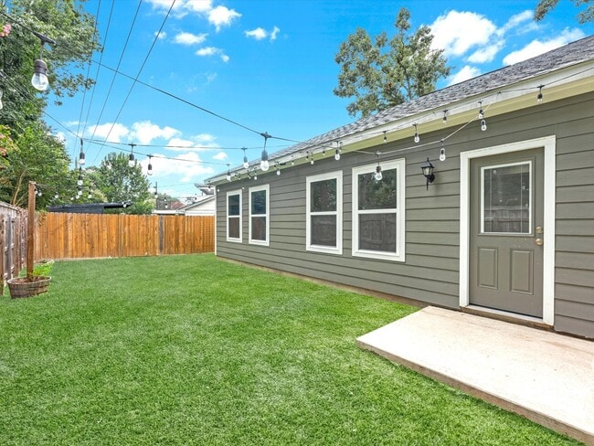 Building Photo - 12723 Old Pine Ln