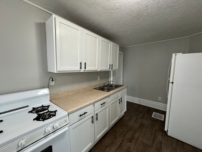 Building Photo - 1 Bed / 1 Bath close to campus