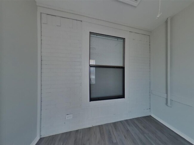 Building Photo - 1201 Hilburn Ct