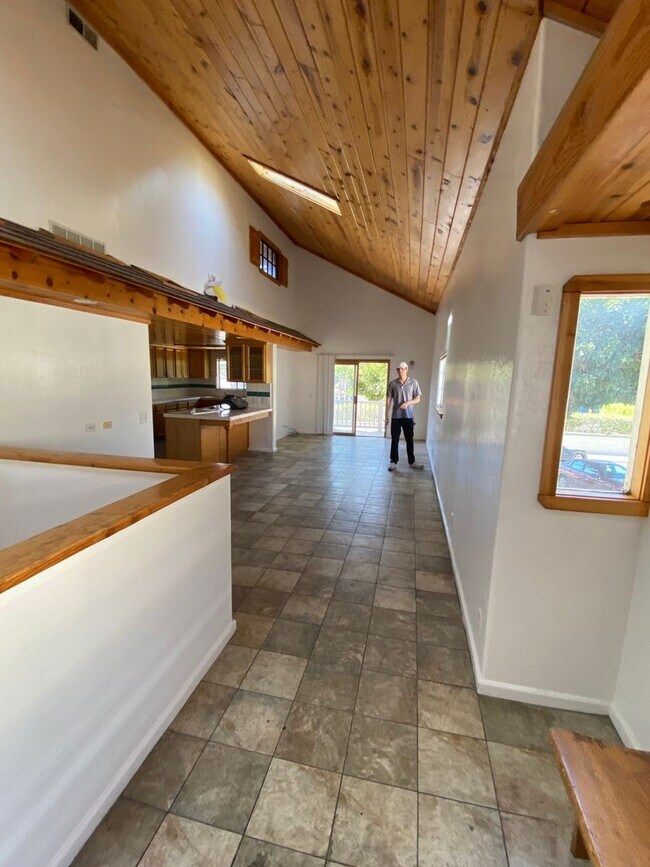 Building Photo - 6535 El Nido Ln