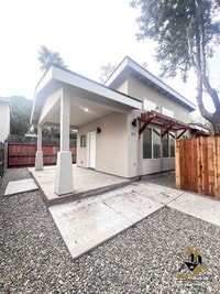 Building Photo - 125 B St