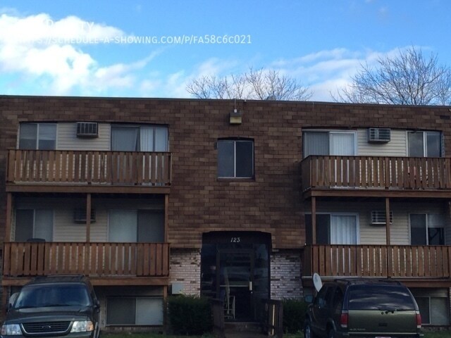 Building Photo - 123 Fox Hill Ln