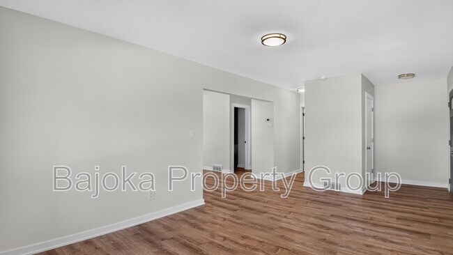 Building Photo - 3582 N Milford Rd