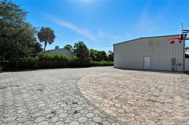 Building Photo - 6070 Lancewood Way