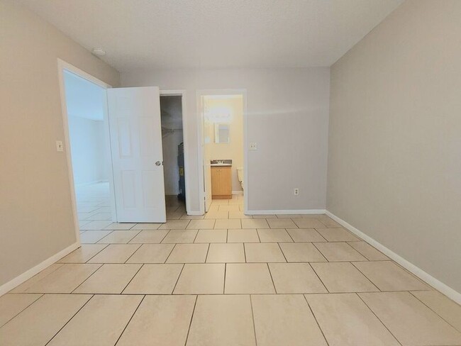 Building Photo - 124 Rebecca Ln